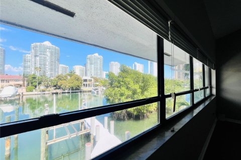 Touwnhouse à louer à Sunny Isles Beach, Floride: 3 chambres, 210.42 m2 № 2049817 - photo 20