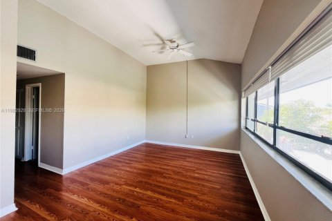 Touwnhouse à louer à Sunny Isles Beach, Floride: 3 chambres, 210.42 m2 № 2049817 - photo 23