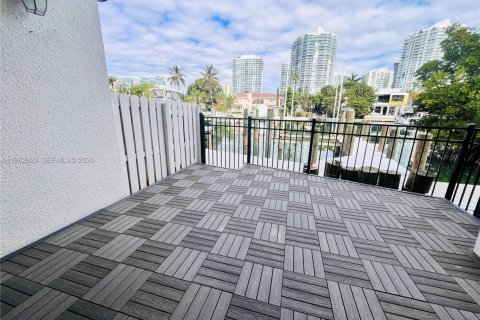 Touwnhouse à louer à Sunny Isles Beach, Floride: 3 chambres, 210.42 m2 № 2049817 - photo 12