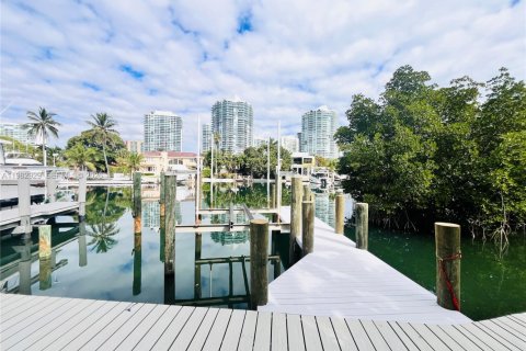 Touwnhouse à louer à Sunny Isles Beach, Floride: 3 chambres, 210.42 m2 № 2049817 - photo 13