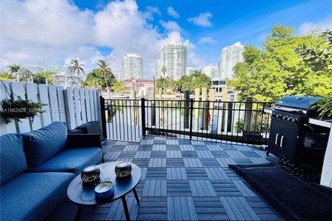 Touwnhouse à Sunny Isles Beach, Floride 3 chambres, 210.42 m2 № 2049817