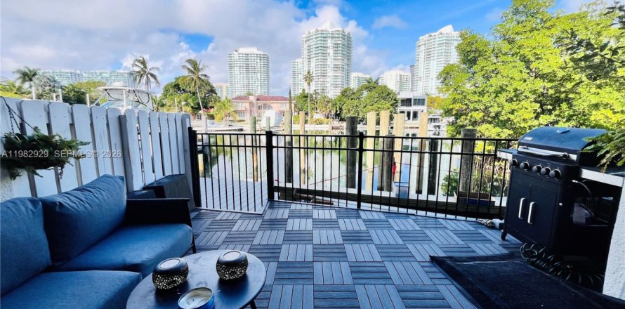 Touwnhouse à Sunny Isles Beach, Floride 3 chambres, 210.42 m2 № 2049817