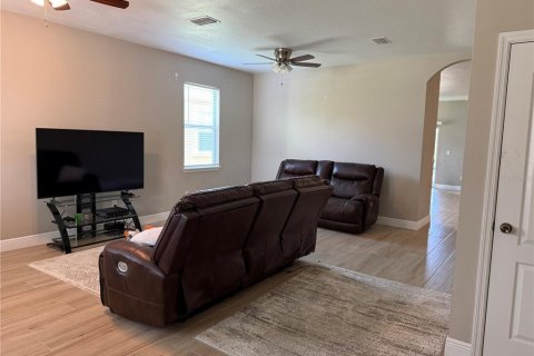 House in Ruskin, Florida 3 bedrooms, 168.15 sq.m. № 2228278 - photo 8