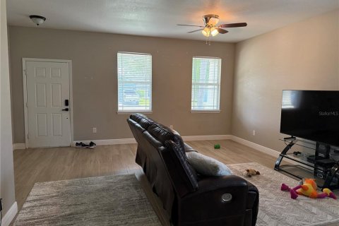 House in Ruskin, Florida 3 bedrooms, 168.15 sq.m. № 2228278 - photo 9