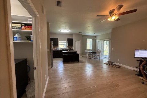 House in Ruskin, Florida 3 bedrooms, 168.15 sq.m. № 2228278 - photo 17