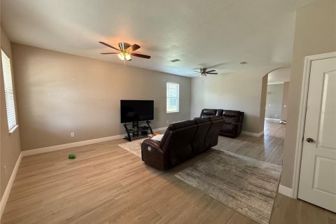 House in Ruskin, Florida 3 bedrooms, 168.15 sq.m. № 2228278 - photo 23