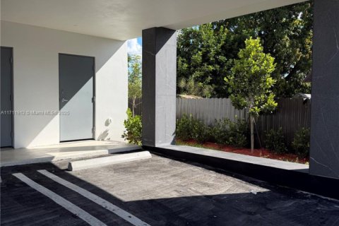 Immobilier commercial à vendre à Hallandale Beach, Floride № 1962297 - photo 10