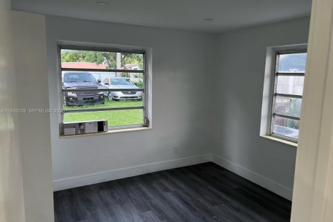 Villa ou maison à vendre à Hialeah, Floride: 3 chambres, 89.37 m2 № 1997653 - photo 7