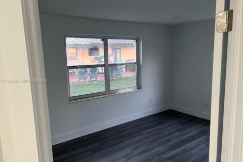 Villa ou maison à vendre à Hialeah, Floride: 3 chambres, 89.37 m2 № 1997653 - photo 6
