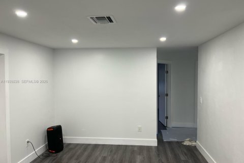 Villa ou maison à vendre à Hialeah, Floride: 3 chambres, 89.37 m2 № 1997653 - photo 5