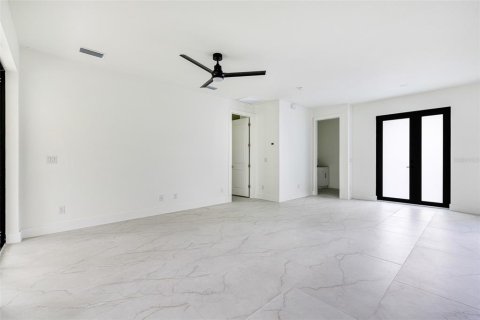 House in Port Charlotte, Florida 3 bedrooms, 153.57 sq.m. № 1869339 - photo 10