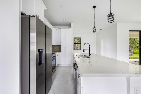 House in Port Charlotte, Florida 3 bedrooms, 153.57 sq.m. № 1869339 - photo 13