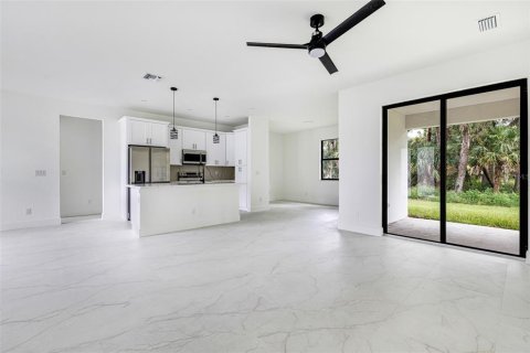House in Port Charlotte, Florida 3 bedrooms, 153.57 sq.m. № 1869339 - photo 17
