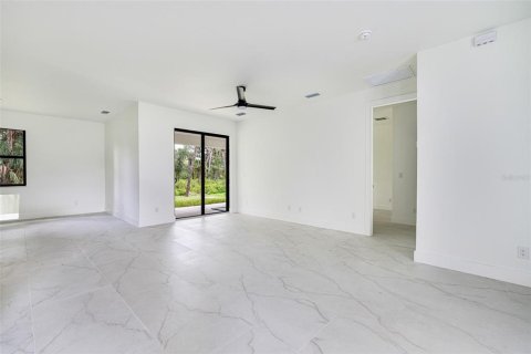 House in Port Charlotte, Florida 3 bedrooms, 153.57 sq.m. № 1869339 - photo 18