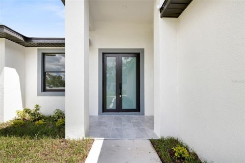 House in Port Charlotte, Florida 3 bedrooms, 153.57 sq.m. № 1869339 - photo 4