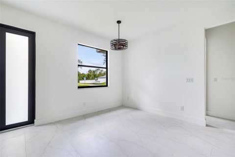 House in Port Charlotte, Florida 3 bedrooms, 153.57 sq.m. № 1869339 - photo 7