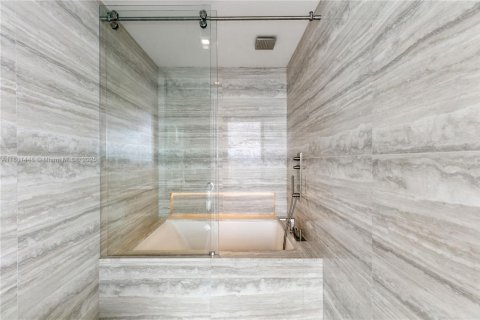 Condo in Sunny Isles Beach, Florida, 2 bedrooms  № 1697596 - photo 21