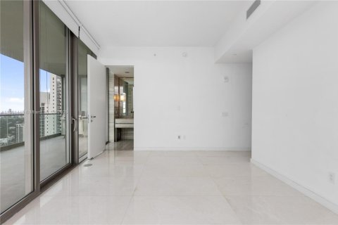 Condo in Sunny Isles Beach, Florida, 2 bedrooms  № 1697596 - photo 17