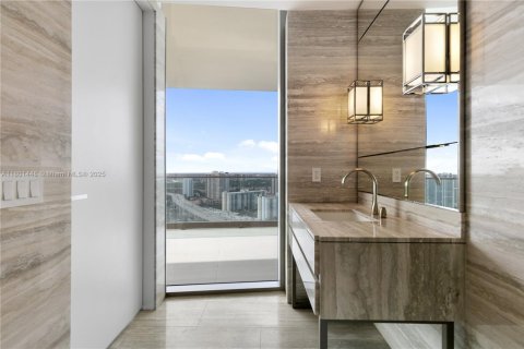 Condo in Sunny Isles Beach, Florida, 2 bedrooms  № 1697596 - photo 23