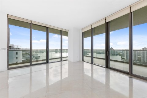 Condo in Sunny Isles Beach, Florida, 2 bedrooms  № 1697596 - photo 11