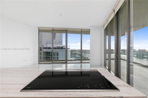 Condo in Sunny Isles Beach, Florida, 2 bedrooms  № 1697596 - photo 14