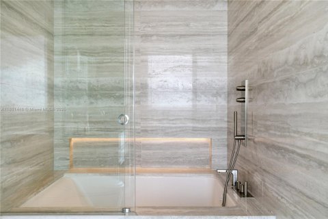 Condo in Sunny Isles Beach, Florida, 2 bedrooms  № 1697596 - photo 22
