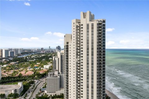 Condo in Sunny Isles Beach, Florida, 2 bedrooms  № 1697596 - photo 30