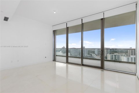Condo in Sunny Isles Beach, Florida, 2 bedrooms  № 1697596 - photo 19