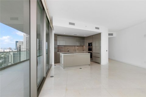 Condo in Sunny Isles Beach, Florida, 2 bedrooms  № 1697596 - photo 12