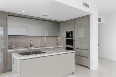 Condo in Sunny Isles Beach, Florida, 2 bedrooms  № 1697596 - photo 13