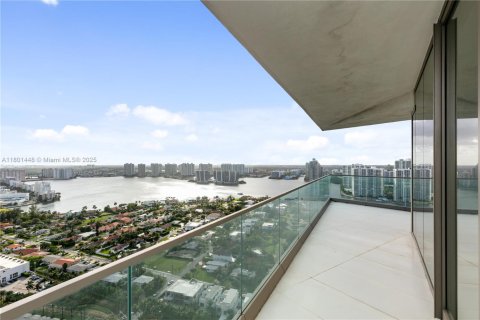 Condo in Sunny Isles Beach, Florida, 2 bedrooms  № 1697596 - photo 28