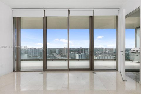 Condo in Sunny Isles Beach, Florida, 2 bedrooms  № 1697596 - photo 18
