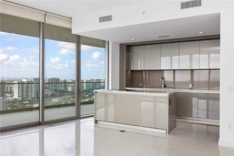 Condo in Sunny Isles Beach, Florida, 2 bedrooms  № 1697596 - photo 9