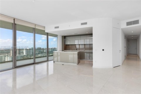Condo in Sunny Isles Beach, Florida, 2 bedrooms  № 1697596 - photo 8