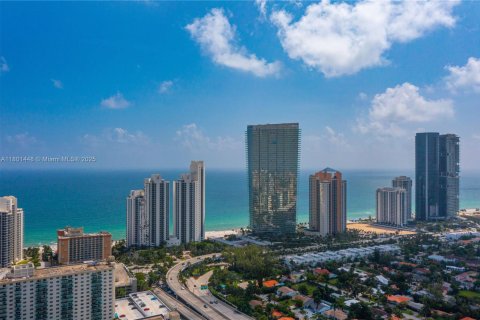 Condo in Sunny Isles Beach, Florida, 2 bedrooms  № 1697596 - photo 4