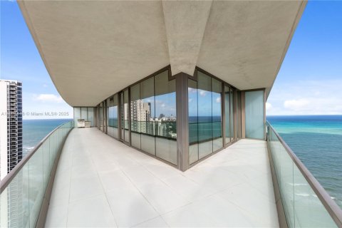 Condo in Sunny Isles Beach, Florida, 2 bedrooms  № 1697596 - photo 24