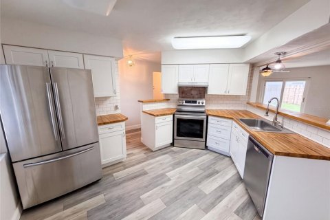 Casa en venta en Titusville, Florida, 3 dormitorios, 118.36 m2 № 2386328 - foto 2