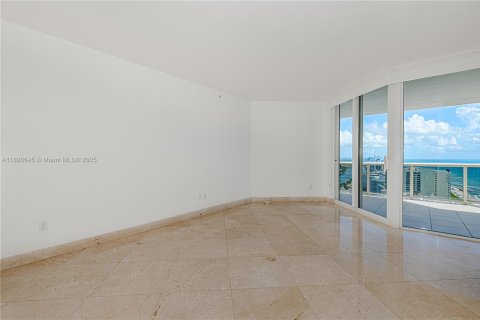 Снять в аренду кондоминиум в Майами-Бич, Флорида 2 спальни, 138.42м2, № 1958036 - фото 7