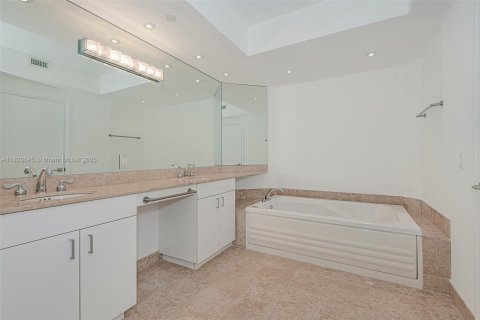 Снять в аренду кондоминиум в Майами-Бич, Флорида 2 спальни, 138.42м2, № 1958036 - фото 25
