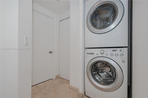 Снять в аренду кондоминиум в Майами-Бич, Флорида 2 спальни, 138.42м2, № 1958036 - фото 27