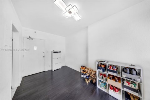 Condominio en venta en Miami Beach, Florida, 1 dormitorio, 79.15 m2 № 2170773 - foto 8