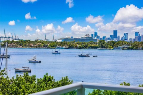 Condominio en Miami Beach, Florida, 1 dormitorio  № 2170773