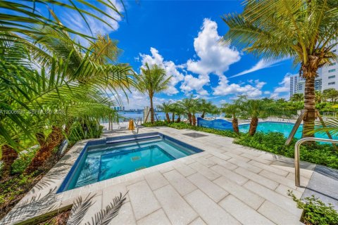 Condominio en venta en Miami Beach, Florida, 1 dormitorio, 79.15 m2 № 2170773 - foto 21