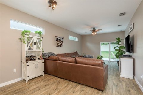 Villa ou maison à vendre à New Port Richey, Floride: 3 chambres, 131.27 m2 № 1914432 - photo 12