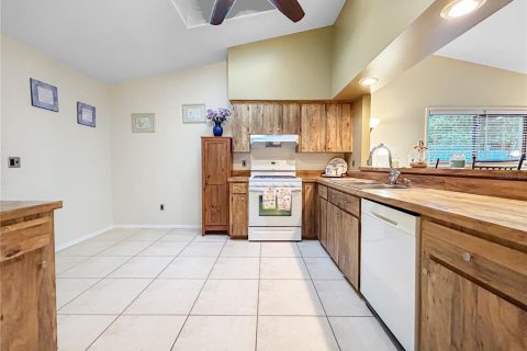 Villa ou maison à vendre à Casselberry, Floride: 4 chambres, 169.18 m2 № 2230049 - photo 6