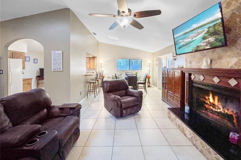 Villa ou maison à vendre à Casselberry, Floride: 4 chambres, 169.18 m2 № 2230049 - photo 8