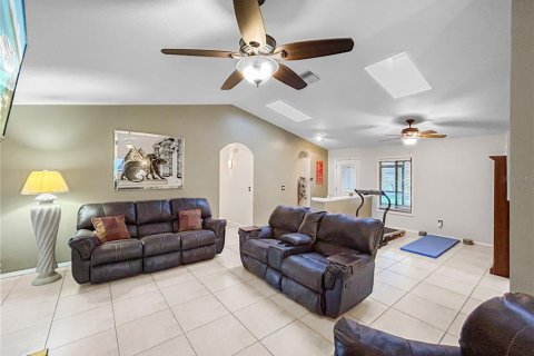 Villa ou maison à vendre à Casselberry, Floride: 4 chambres, 169.18 m2 № 2230049 - photo 9