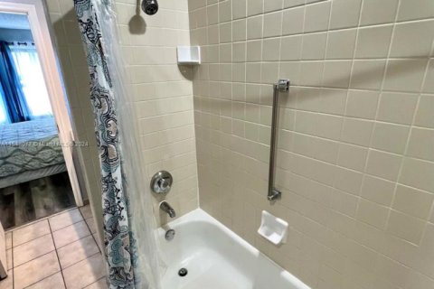 Condo in Kissimmee, Florida, 1 bedroom  № 1729219 - photo 4