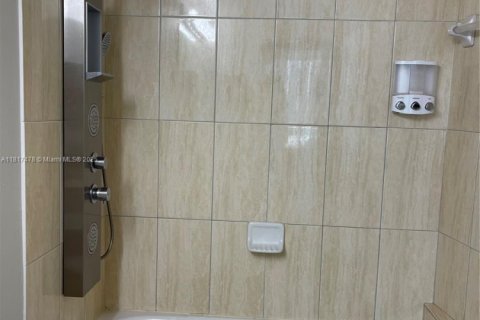 Купить кондоминиум в Майами, Флорида 2 спальни, 97.36м2, № 1772657 - фото 20