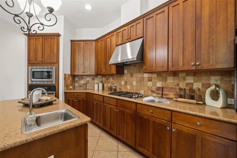 Casa en venta en Tampa, Florida, 4 dormitorios, 336.4 m2 № 2422753 - foto 11